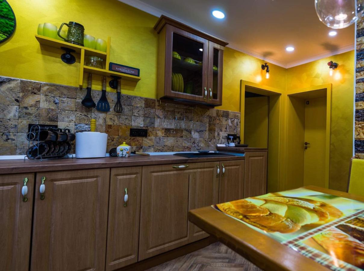 Апартаменти Cyborg Flat Петрошань Екстер'єр фото